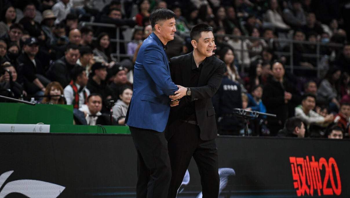 爱游戏体育登录入口-麦基调侃“20分算个P”+球迷现场喊“下课” 杜锋时代要结束了？